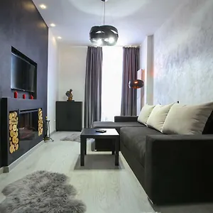 Simona Maria , Bucarest Romania